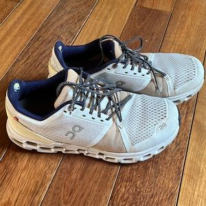 Women’s ON cloud Helion running sneaker